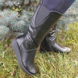 Чорні шкіряні зимові жіночі чоботи з хутром