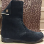 Чорні замшеві зимові жіночі черевики з хутром