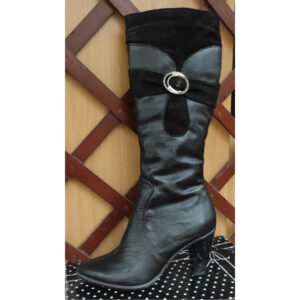 Чорні шкіряні зимові жіночі чоботи з хутром