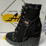 Чорні зимові жіночі черевики з хутром