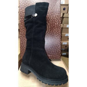 Чорні замшеві зимові жіночі чоботи з хутром
