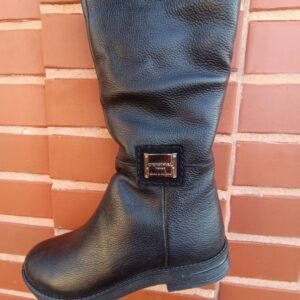 Чорні шкіряні зимові жіночі чоботи з хутром