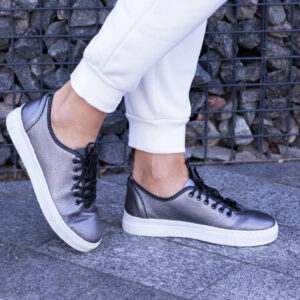 Жіночі шкіряні кросівки