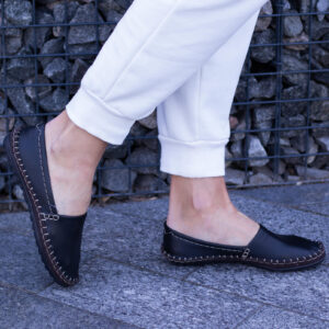 Жіночі шкіряні балетки чорного кольору