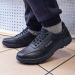 Чорні шкіряні чоловічі кросівки